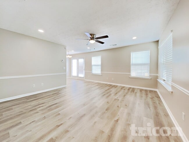 Foto del edificio - 6125 Smoke Ridge Ln