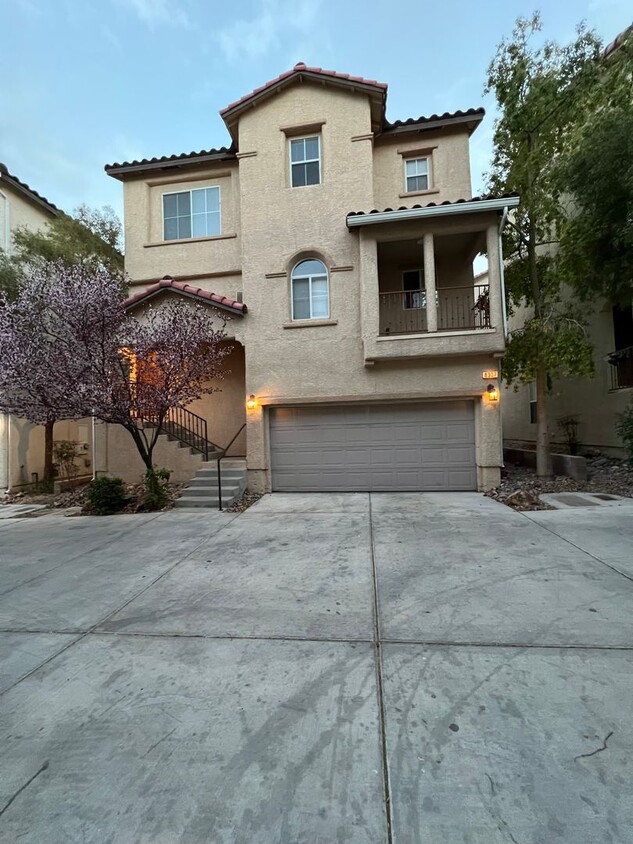 Foto principal - Tri Level Home in Centennial Area