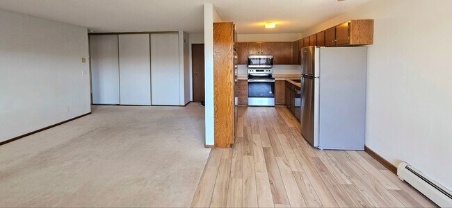 Foto del edificio - 4350 Trenton Ln N