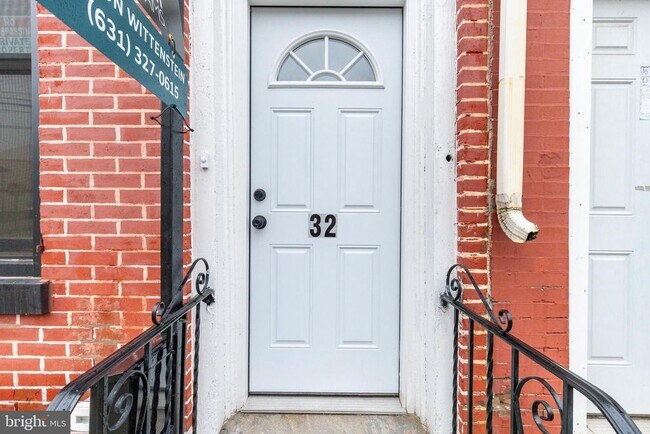 Building Photo - 32 E Elm St