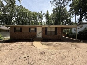 Building Photo - 7 Harrow Dr