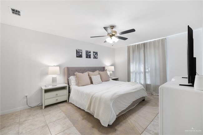 Building Photo - 18-25th 1/2 S 25 1/2