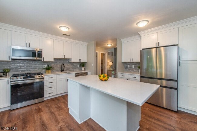 Foto del edificio - 14 Lenape Dr