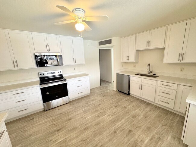Building Photo - Remodeled 3 Bedroom/2 Bath Single Level Ho...