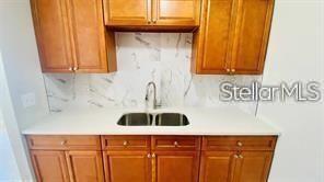 Foto del edificio - 282 Century Blvd