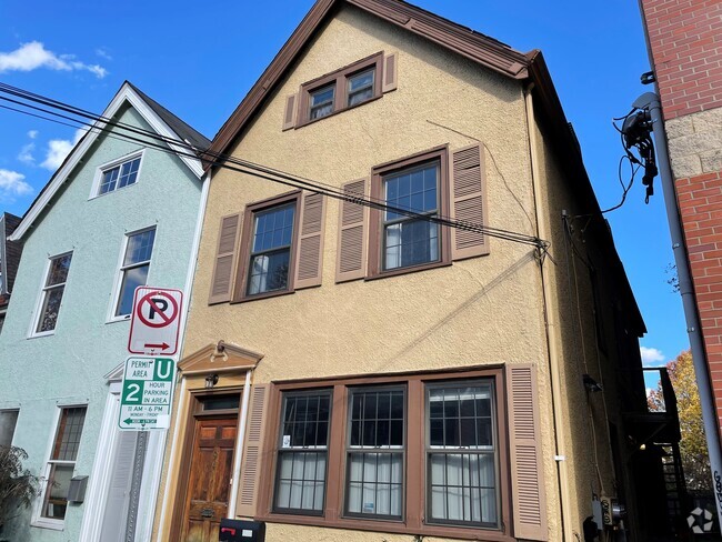 Building Photo - 941 Saint James St