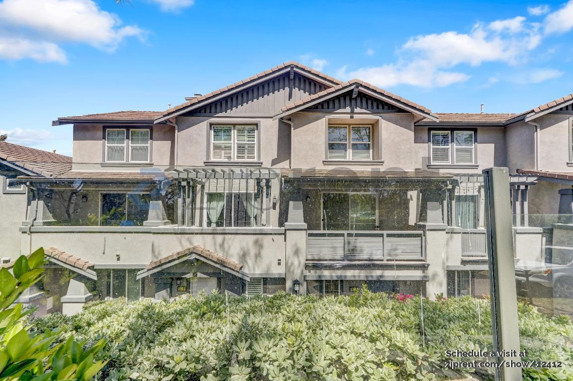 Foto principal - 16935 Laurel Hill Ln