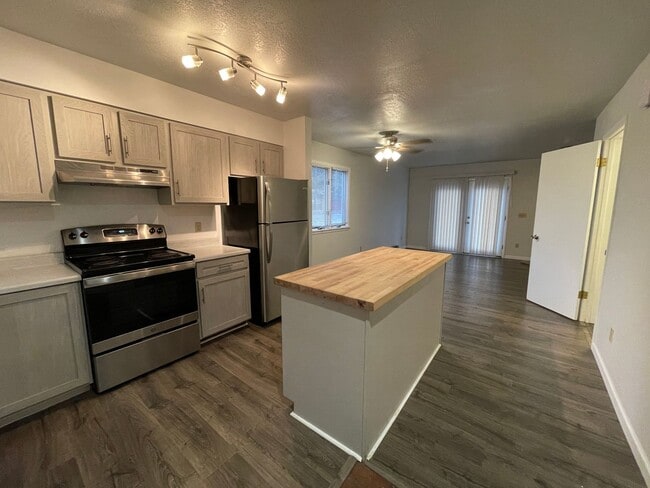 Foto del edificio - 1240 Stetson Rd