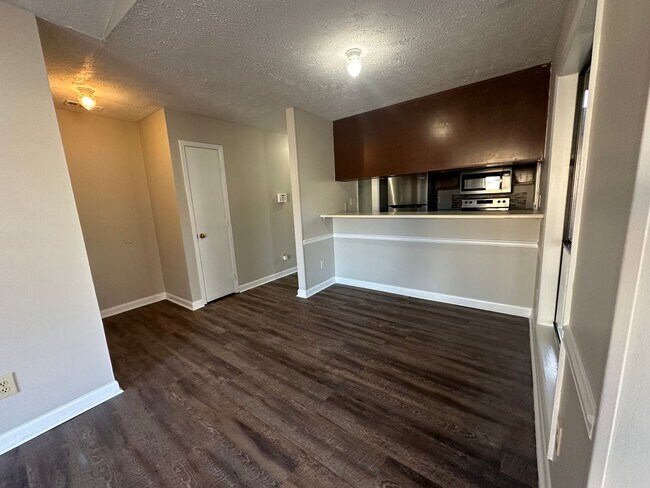 Foto del edificio - 6917 Timberwood Dr