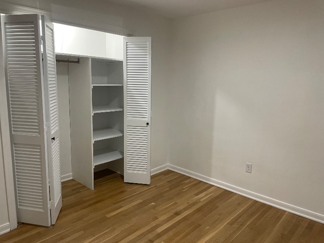 Building Photo - 44 Chestnut St