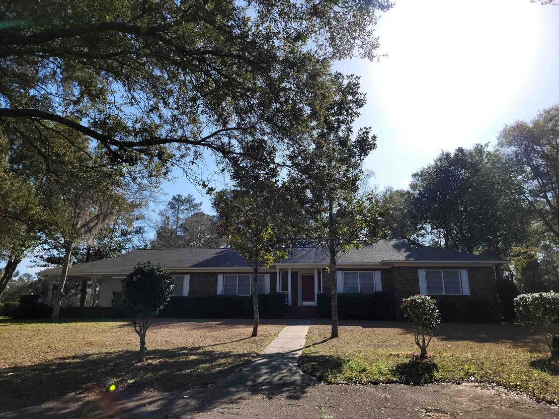 Primary Photo - 8133 Mahan Dr