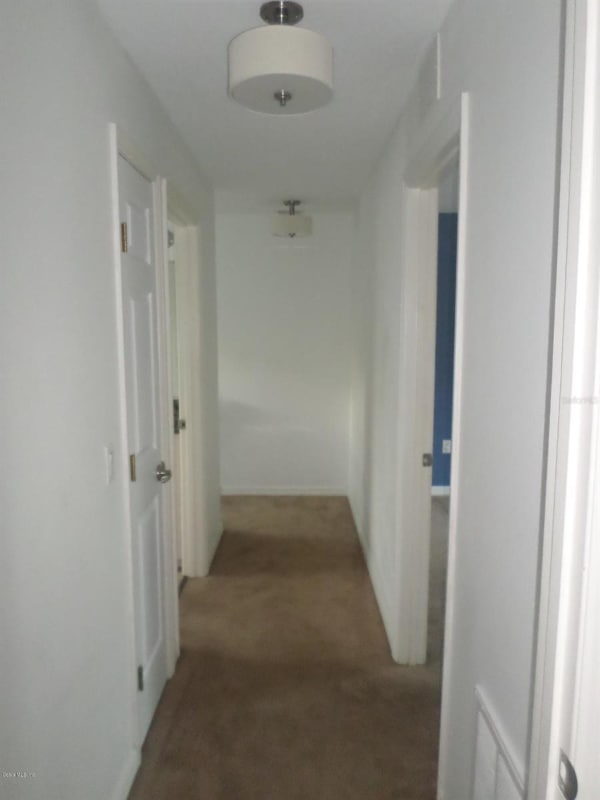 Building Photo - 815 E Rembrandt Way