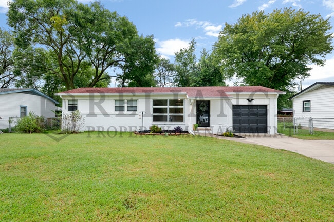 Building Photo - 211 E Meadowlark Rd