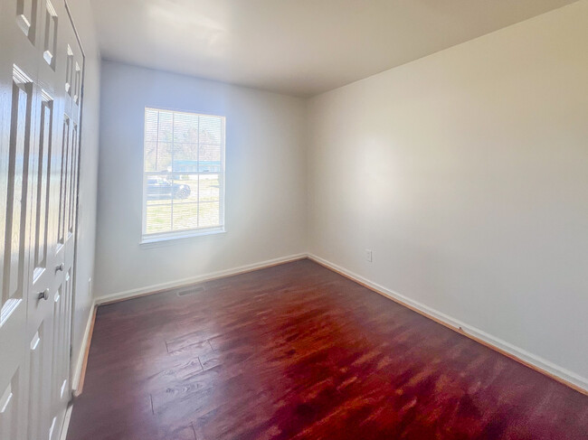 Foto del edificio - 484 Lancaster Creek Rd