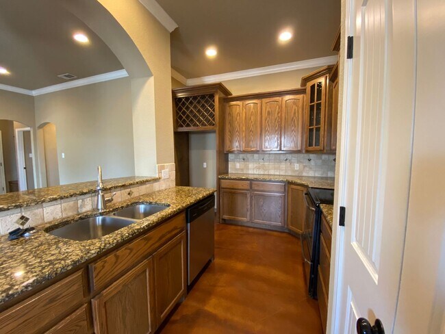 Building Photo - 4 Bedroom Single Family Home
