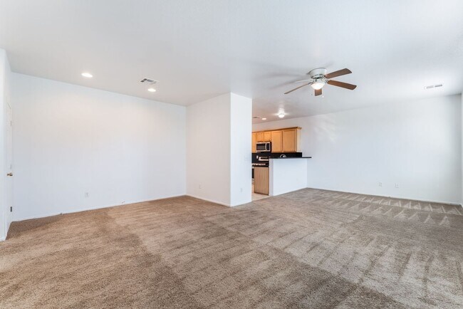 Foto del edificio - Bright & Stylish 4-Bedroom Home with Modern Finishes!