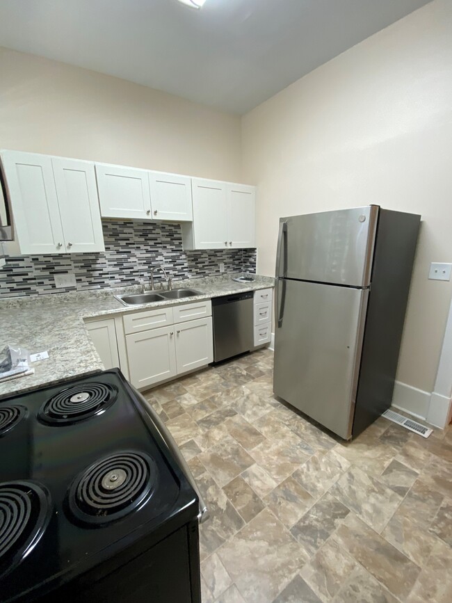 Kitchen - 2303 Abercorn St