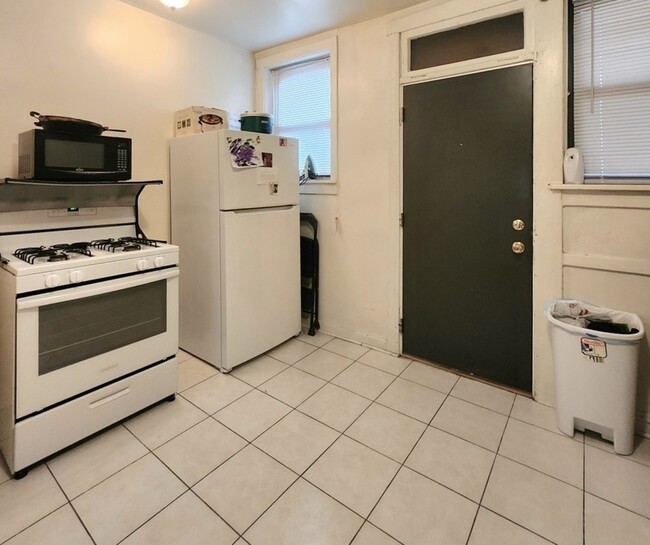 Building Photo - 405 S Kenilworth Ave