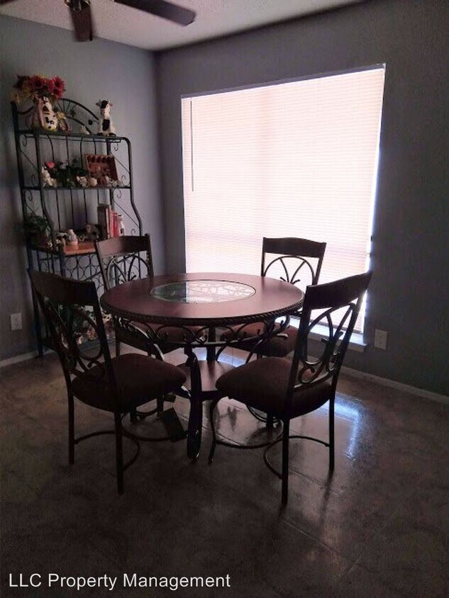 Foto del edificio - 14000-14020 Esperanza Rd