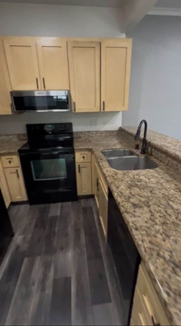 Building Photo - STUNNING 2bd/2ba PET FRIENDLY, UPDATED, LV...