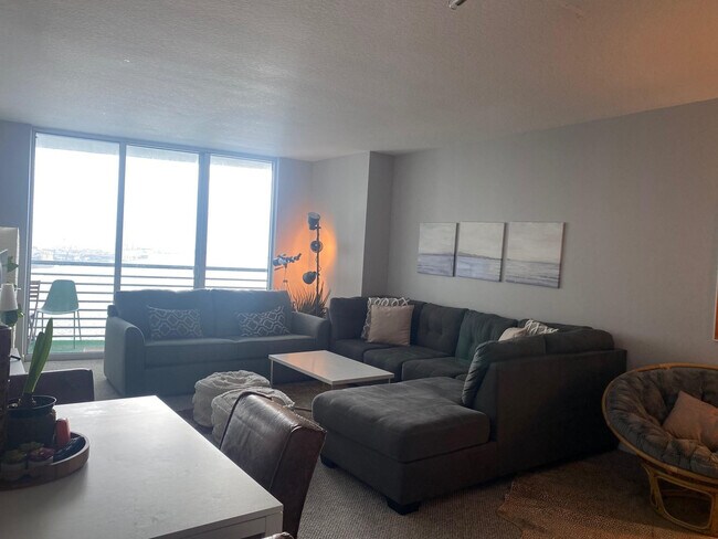 Foto del edificio - 325 S Biscayne Blvd