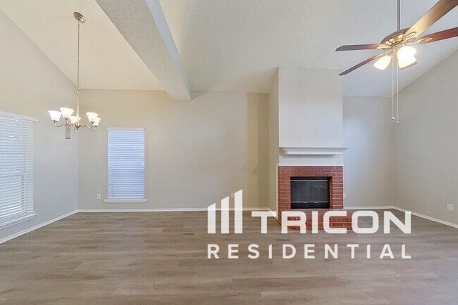 Foto del edificio - 404 Moss Hill Dr