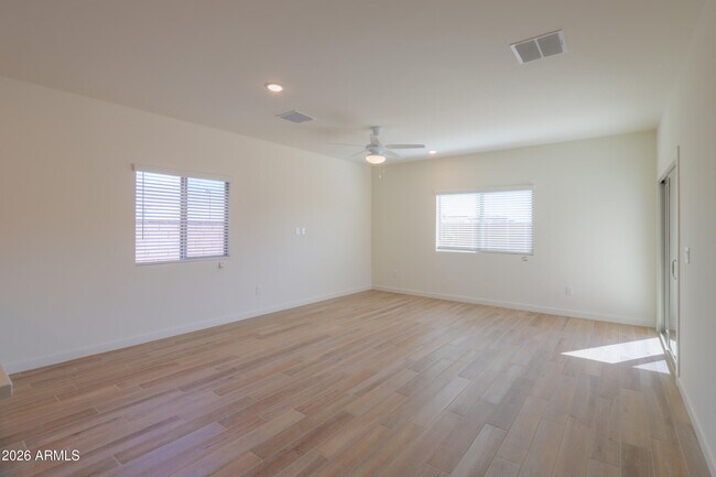 Foto del edificio - 40285 W Chambers Dr
