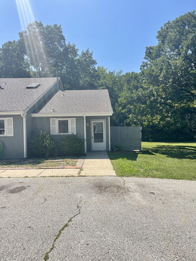 817 Maple Ln, Eudora, KS 66025 House Rental in Eudora, KS