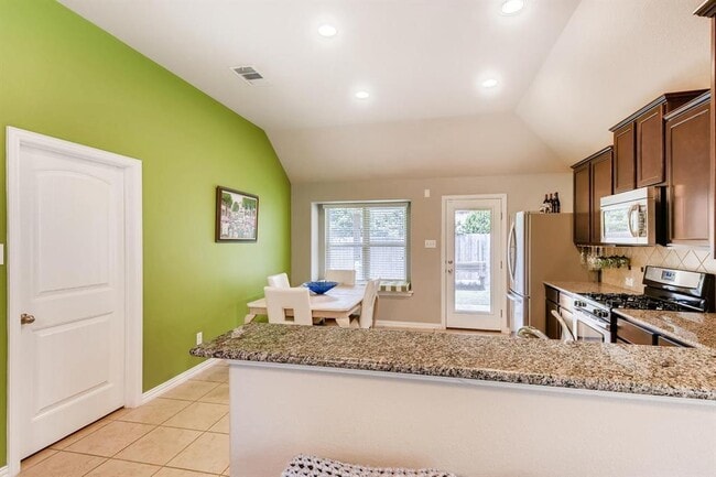 Building Photo - 720 Ann Taylor Dr
