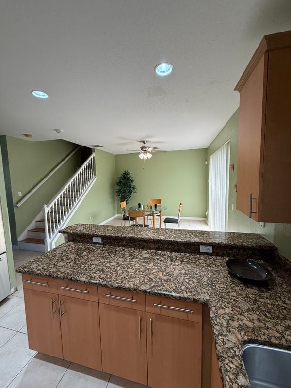 Building Photo - 1319 Clove Dr