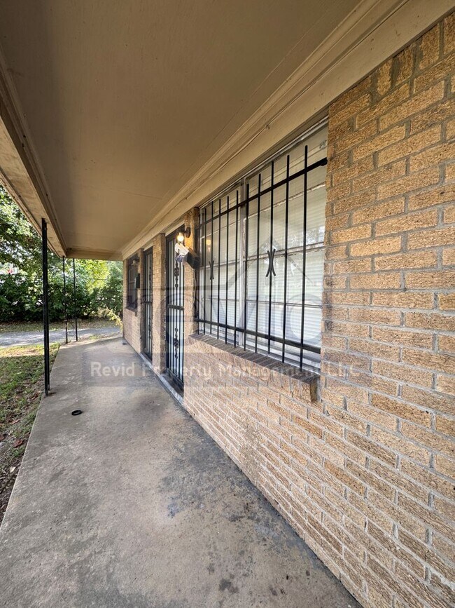 Building Photo - 515 Carpenter St