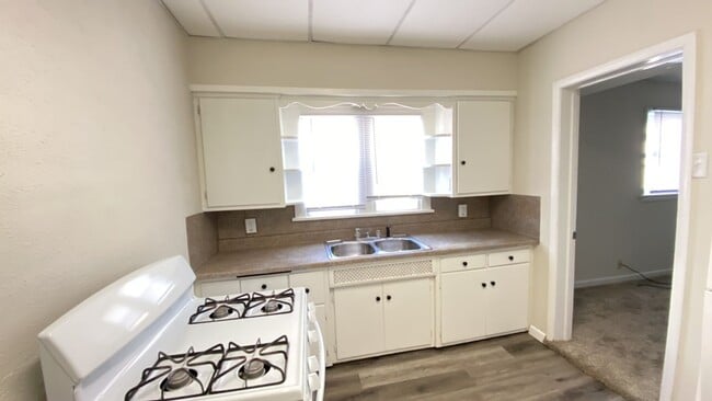 Foto del edificio - 214 E Crawford St