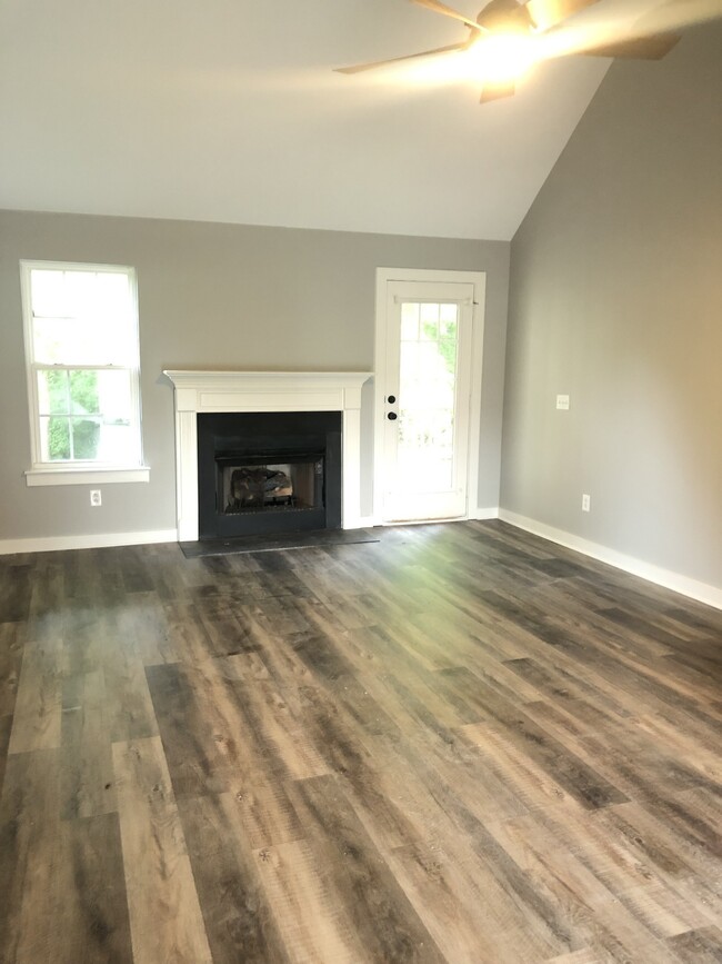 Building Photo - 1036 Saddle Wood Dr