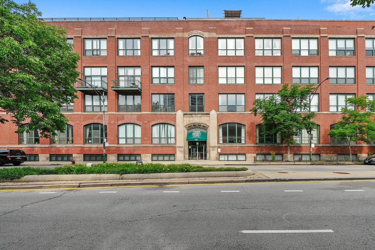 Primary Photo - 1727 S Indiana Ave