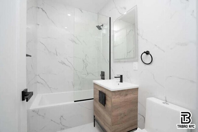 Foto del edificio - 2 bedroom in BROOKLYN NY 11211