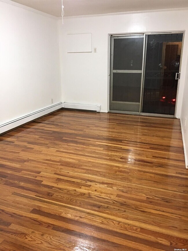 Foto del edificio - 92-07-92242 242nd St