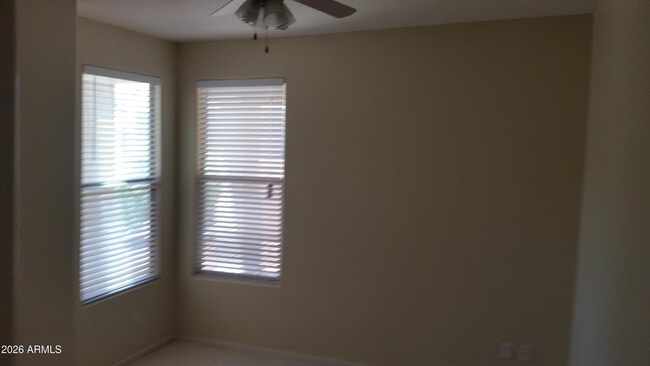 Foto del edificio - 3210 E Lark Dr