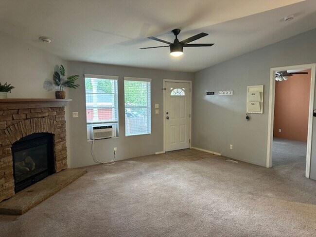 Foto del edificio - Coming soon! | 3BR Home in Railroad Springs | Fenced Backyard + 2-Car Garage