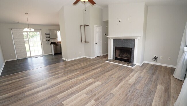 Building Photo - 301 Scranton Ct
