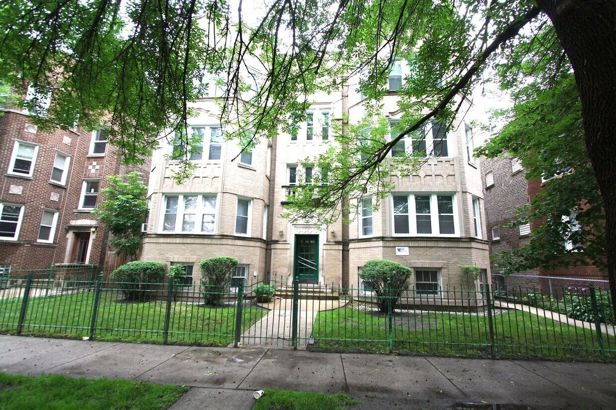 Primary Photo - 6439 N Leavitt St