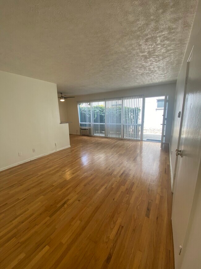 Building Photo - 1428 Havenhurst Dr
