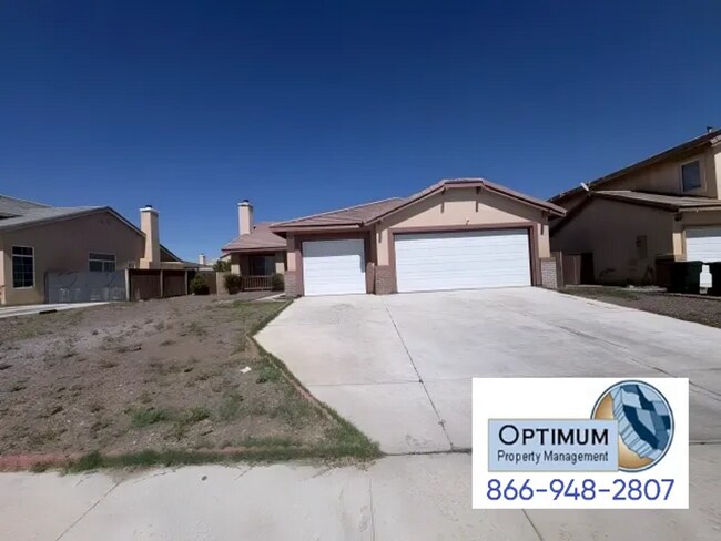 Foto del edificio - Spacious 4-Bedroom Home with Elegant Finishes & Convenient Location