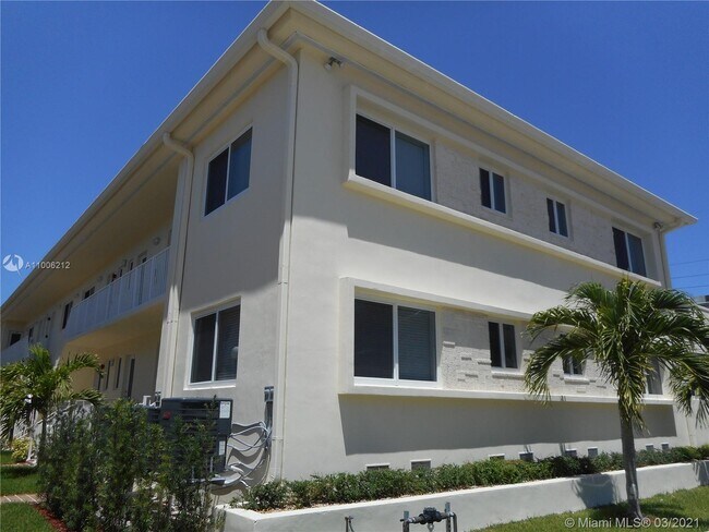 Building Photo - 1025 94th St