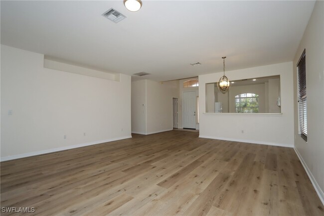 Foto del edificio - 11204 Lakeland Cir