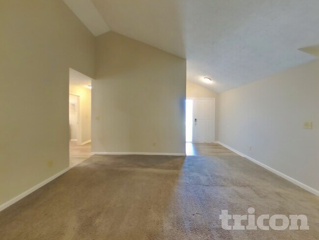 Building Photo - 3014 Silver Fox Dr