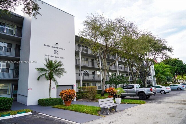 Foto del edificio - 300 SW 134th Way