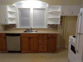 Building Photo - 22 Fostoria St