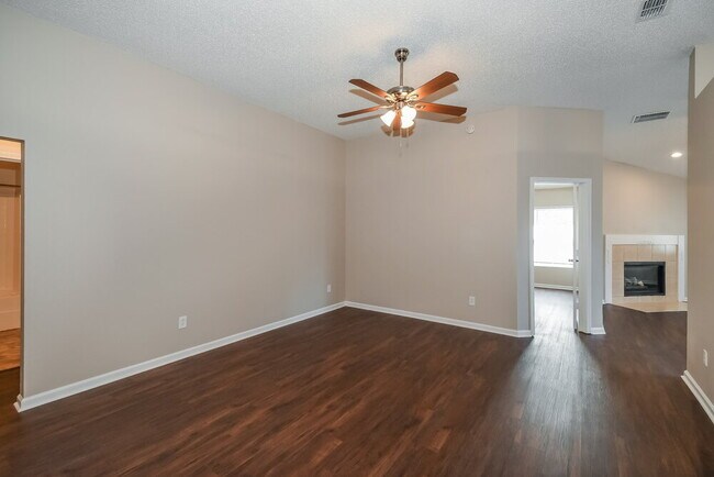 Foto del edificio - 8628 Springtree Road