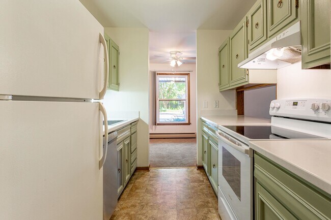 Foto del edificio - 5101 Mineral Point Rd
