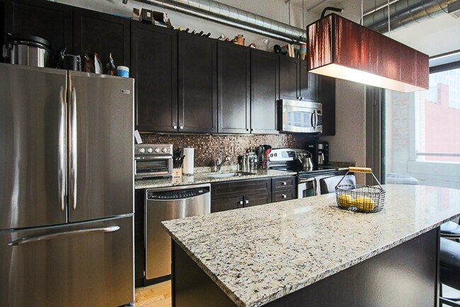 Foto del edificio - 565 W Quincy St